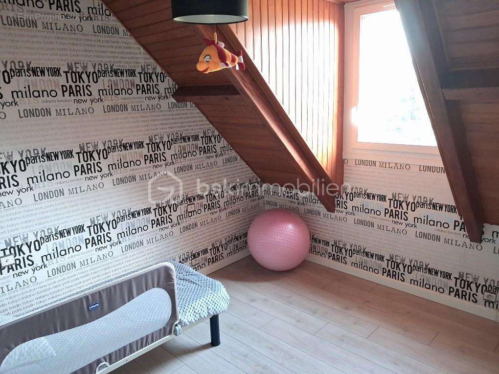 Maison avec une suite parentale, trois chambres et un sous-sol total - photo 12