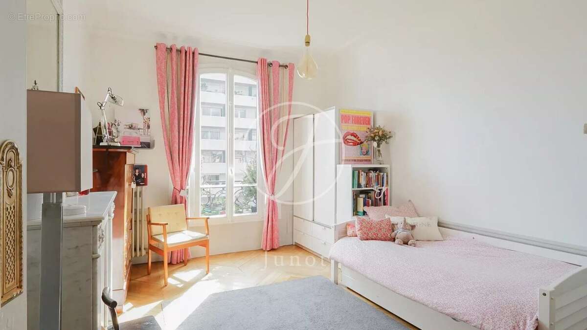 Appartement à PARIS-7E