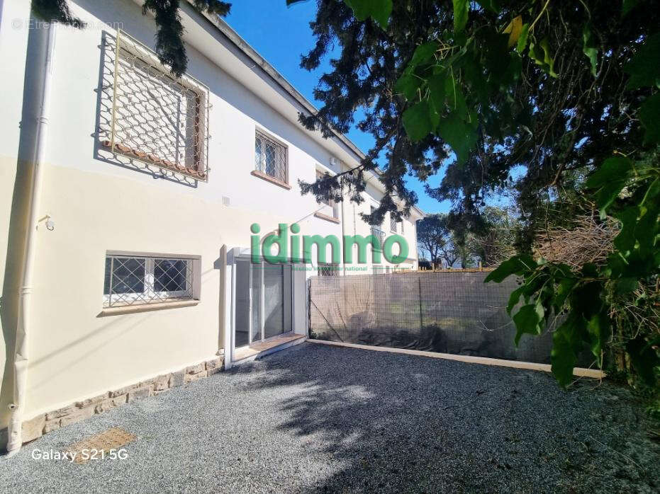 Exclusivité Frejus dans petite copropriété joli F3 de 68m en rez de jardin 246750€ dpe c - photo 3
