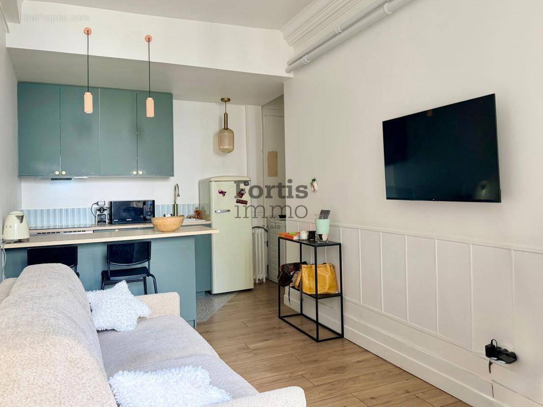 Appartement à PARIS-1E