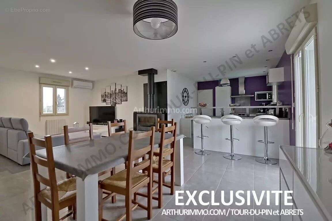 Maison à LA TOUR-DU-PIN