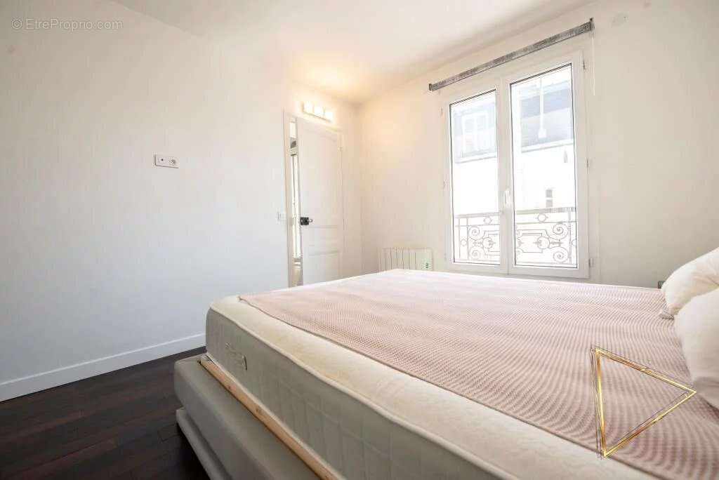 Appartement à PARIS-1E