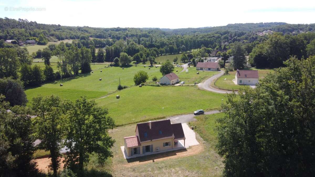 Terrain constructible de 1247 m2 - photo 8
