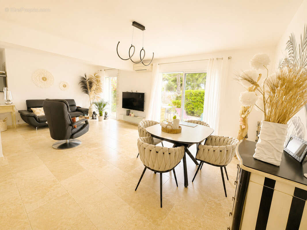 Appartement de 110 m2 en Rez de Jardin les pieds dans l'eau au Pin Rolland - photo 9