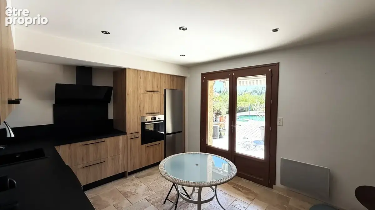 Propriété de 173 m2 avec maison 3 chambres et appartement T2 sur terrain de 1740 m2 avec piscine - photo 5