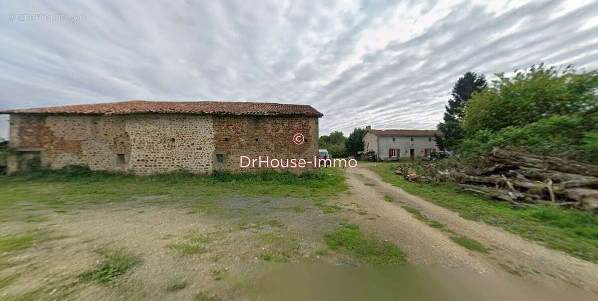 Maison à AVAILLES-LIMOUZINE