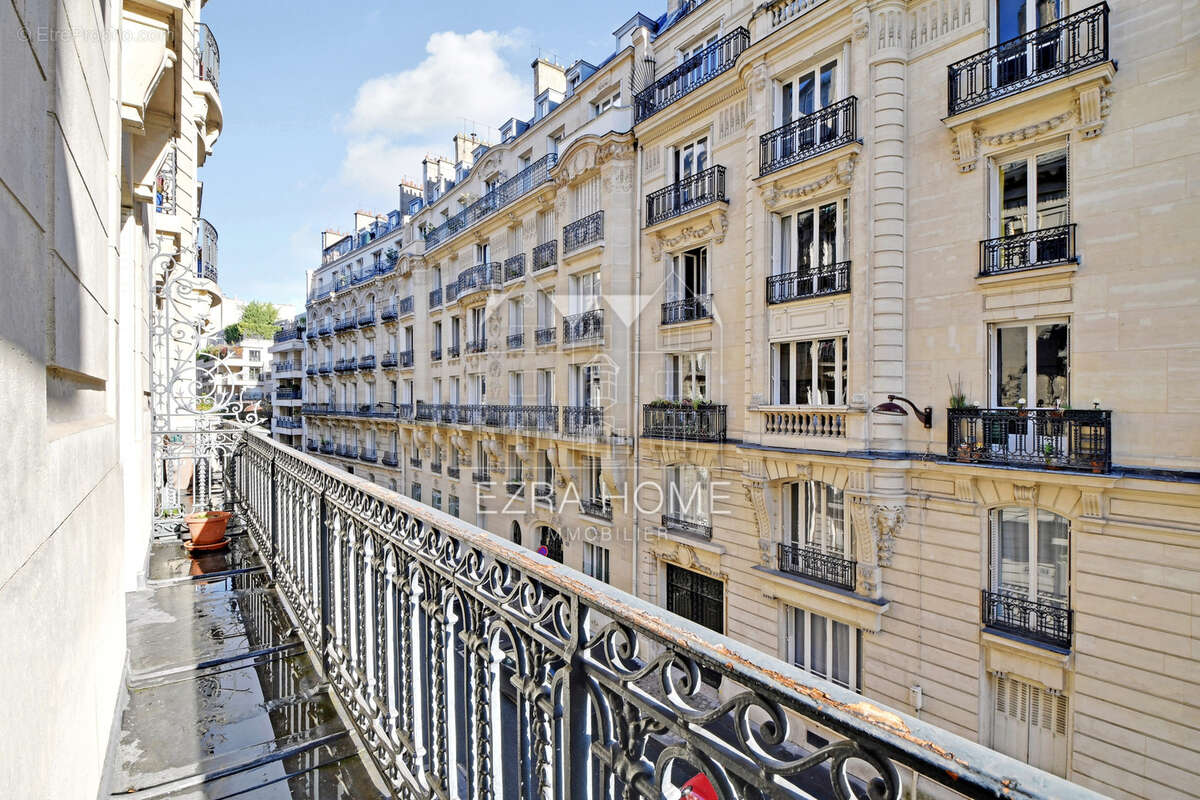 Appartement à NEUILLY-SUR-SEINE