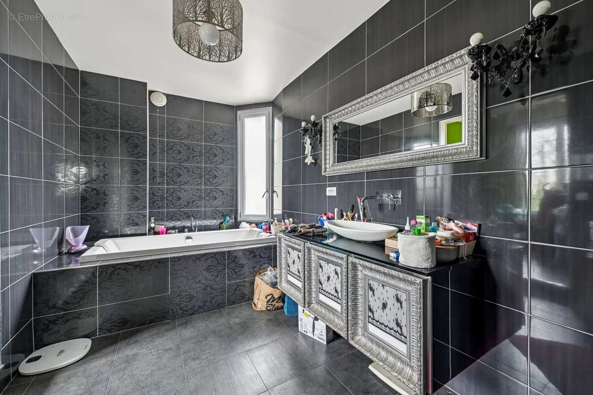 Maison à SAINT-MAUR-DES-FOSSES