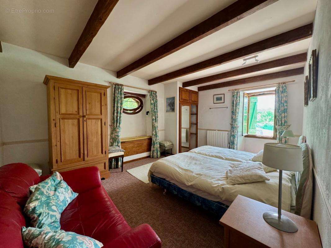 Maison 6 pièces / 159 m² / 315 000 EUR / SAINT-ANTONIN-DE-LACALM - photo 13