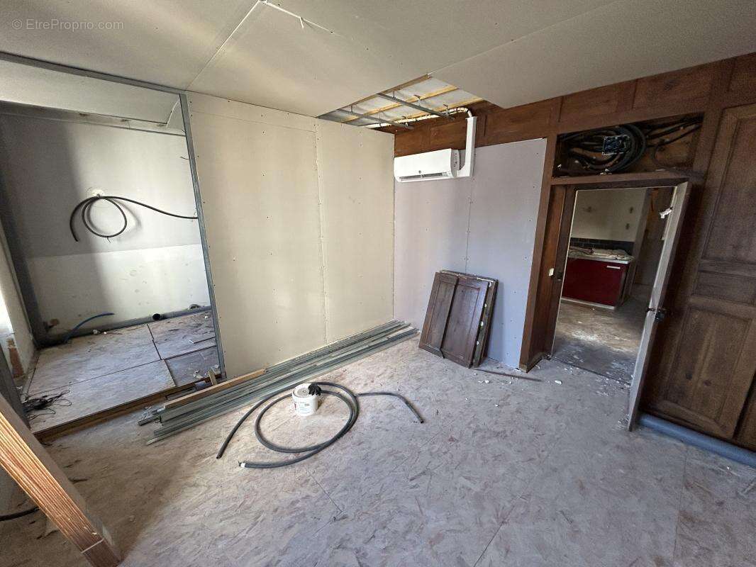 Appartement 659 m² à Saint-Etienne-De-Fursac  - photo 22