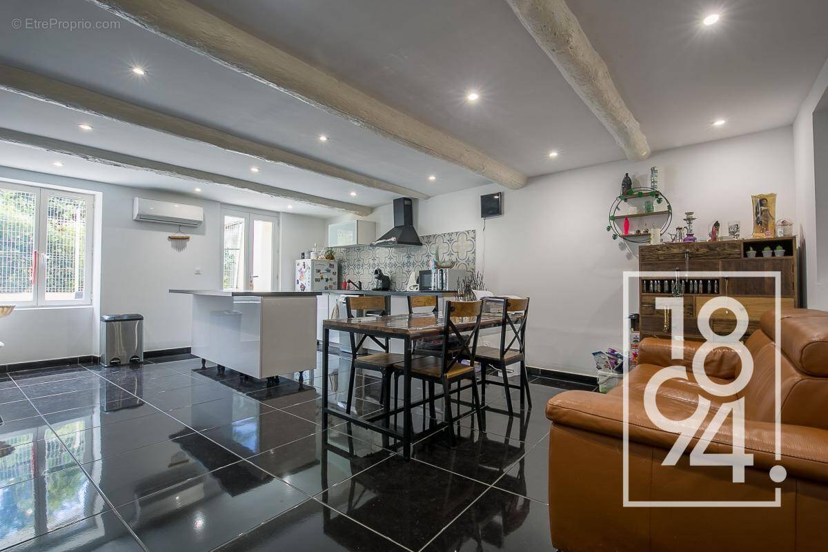 Appartement à MARSEILLE-4E