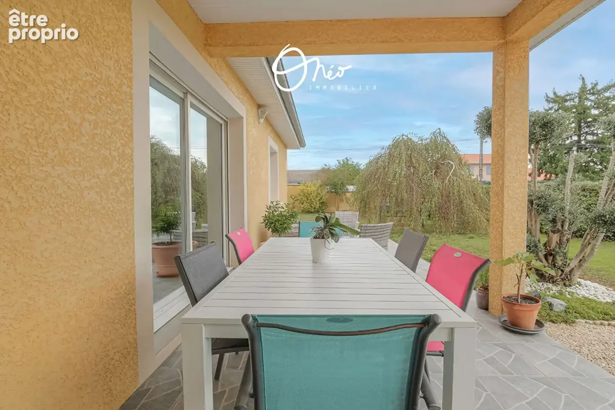 Mions - Maison de plain-pied de 118 m2 sur son terrain de 800 m2 - photo 2