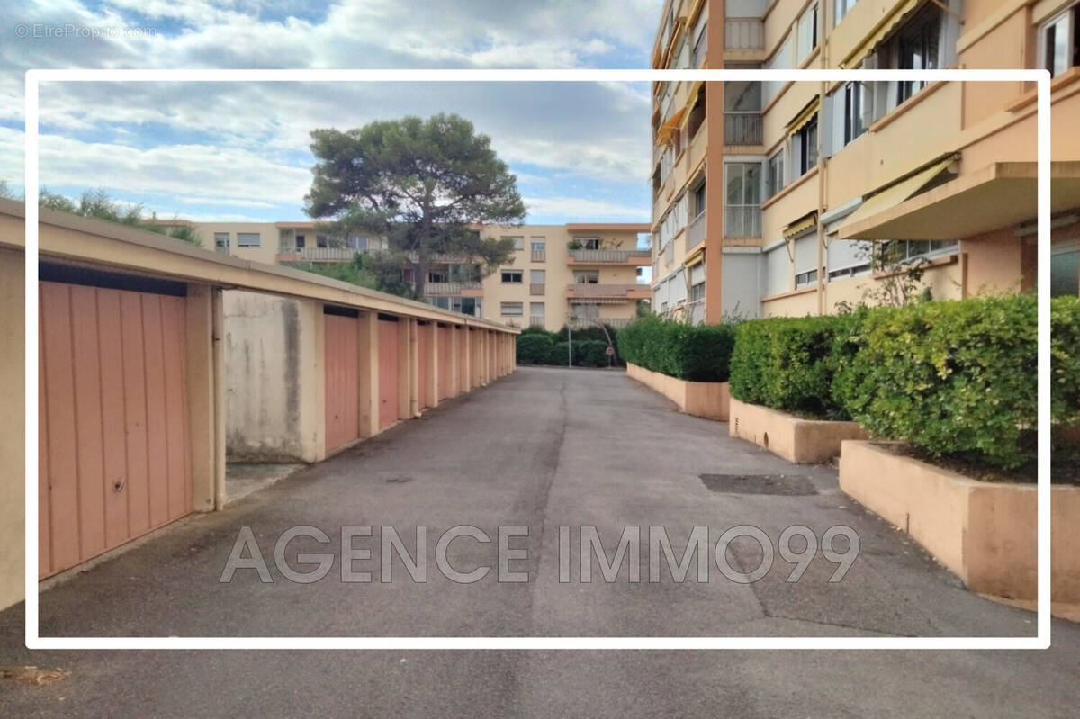 Parking à MANDELIEU-LA-NAPOULE