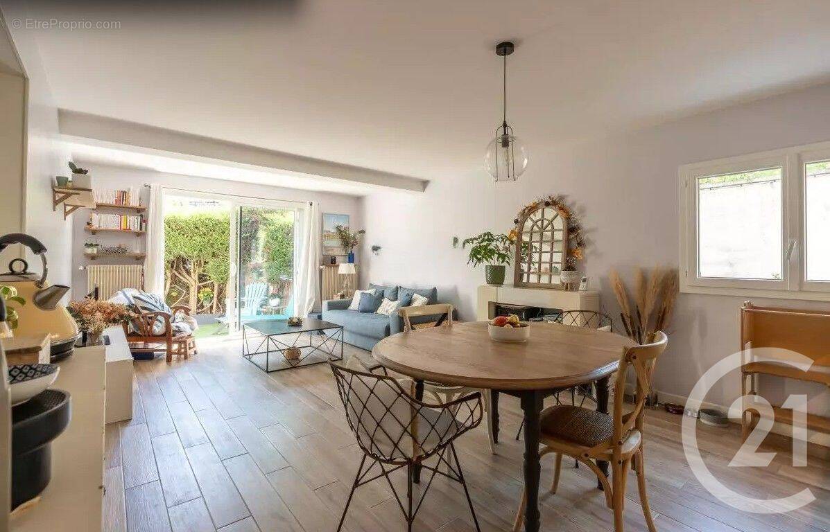 Appartement à SAINT-MAUR-DES-FOSSES