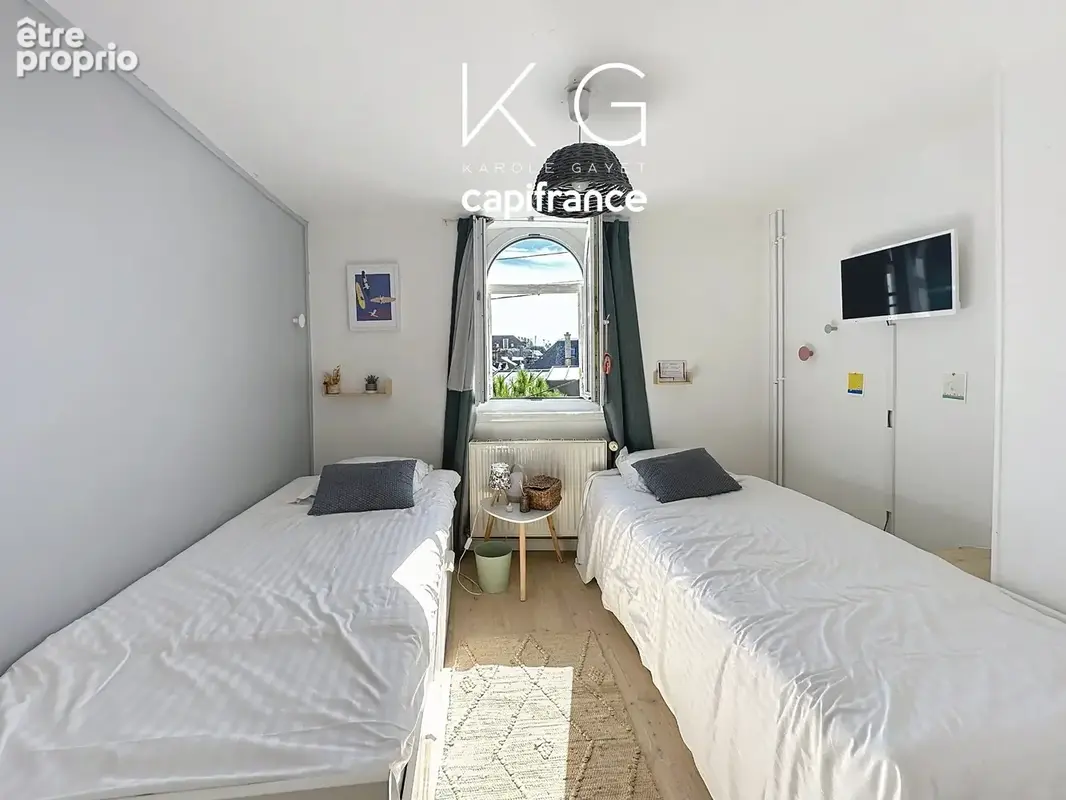 Trouville-sur-mer, maison de pêcheur à vendre pleine de charme, proche commerces et à seulement 10 minutes à pied de la plage - photo 7