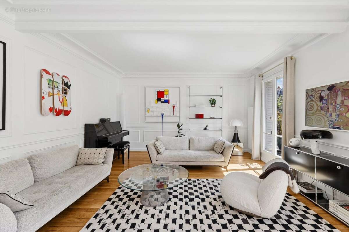 Appartement à PARIS-16E
