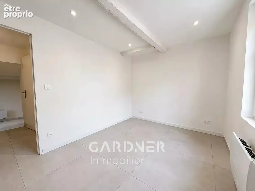 Appartement rez-de-jardin type 4 et 2 stationnements privatifs - photo 8