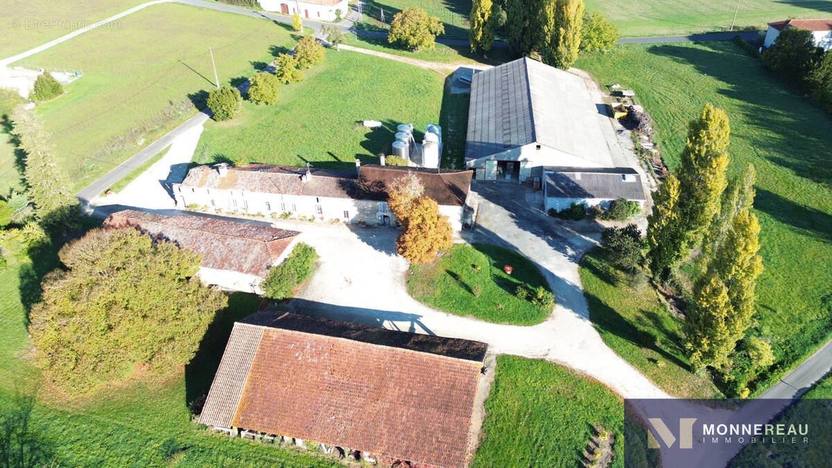 Maison à BAIGNES-SAINTE-RADEGONDE