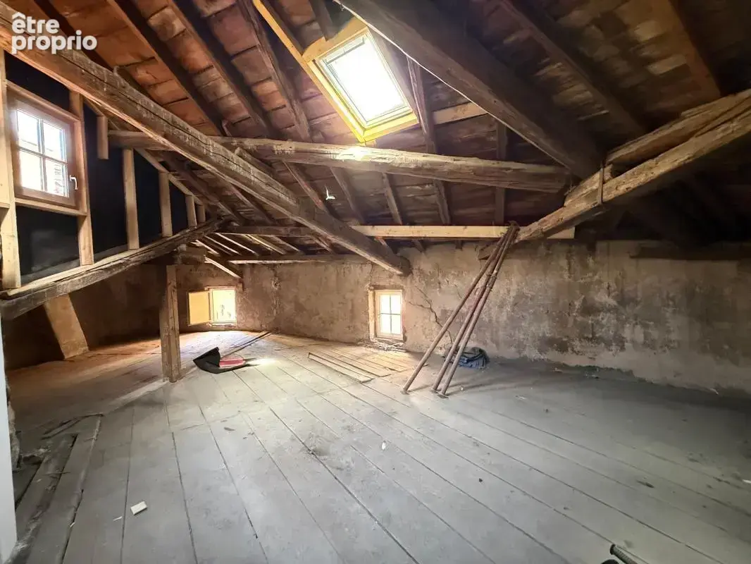 Appartement à L'ARBRESLE