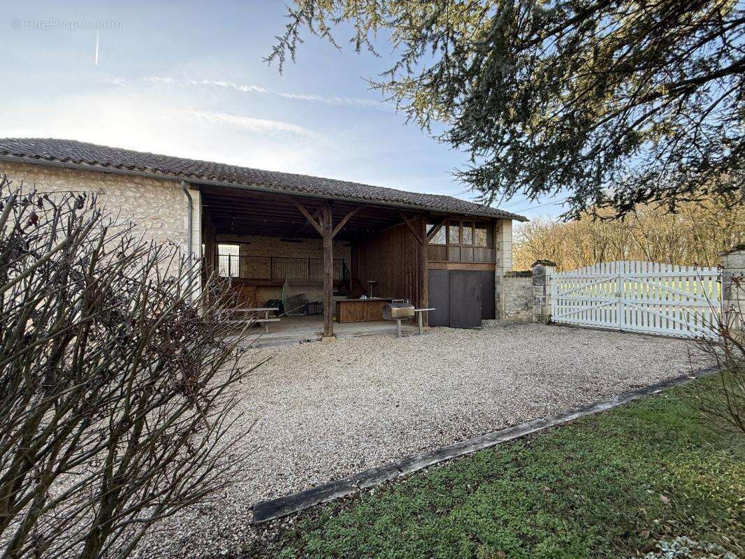 Maison à GRASSAC