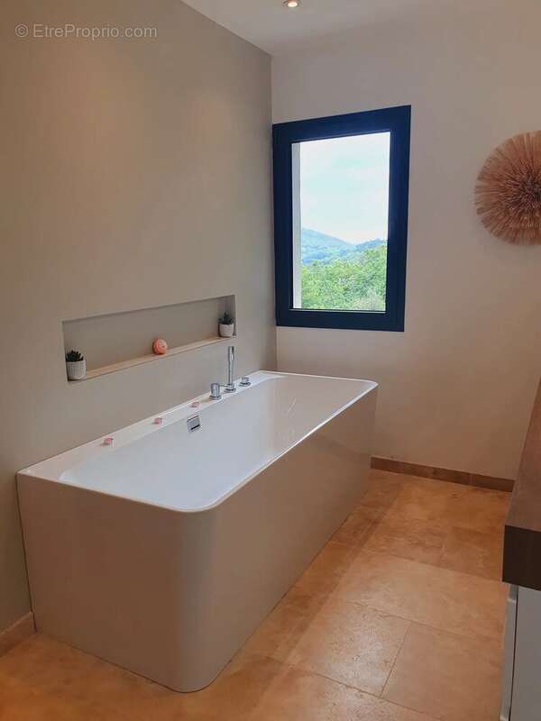 Maison à LA GARDE-FREINET