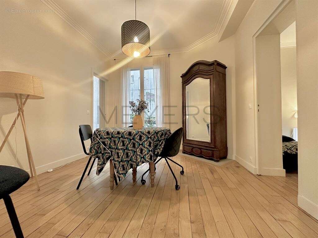 Appartement à NEUILLY-SUR-SEINE
