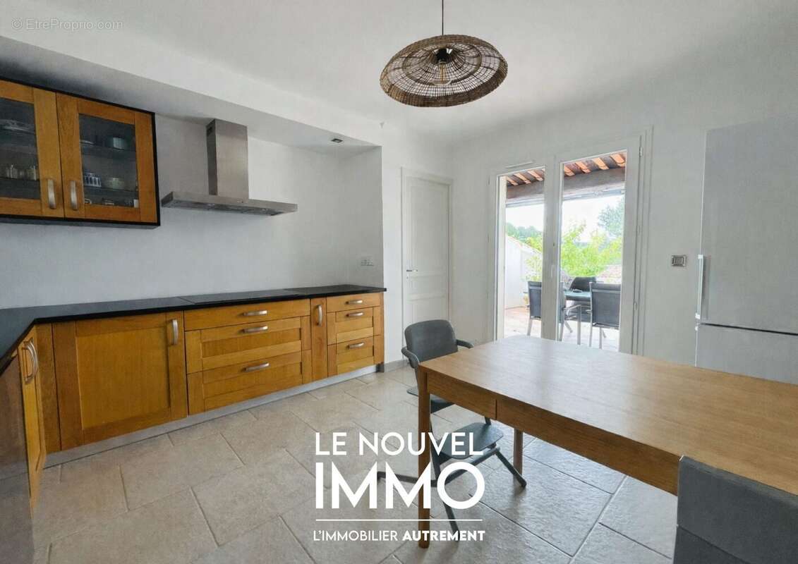 Maison à VELAUX