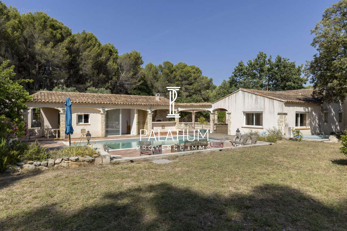 Maison à VENTABREN