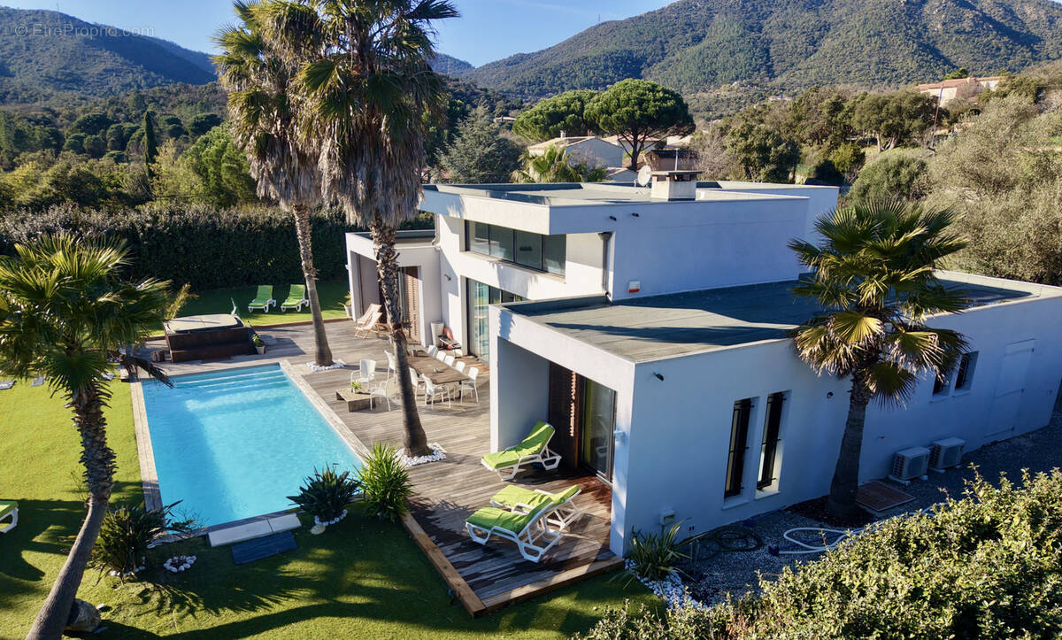 Maison à PLAN-DE-LA-TOUR