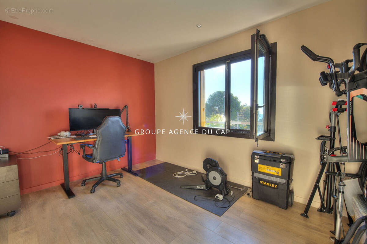 Appartement vue mer Saint Raphael 3 pièce(s) 65 m2 - photo 8