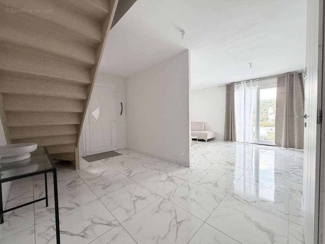 Maison familiale récente de 2019 - 103 m2 - 4 chambres - Quartier résidentiel et recherché à Courcelles-les-Montbéliard - photo 2