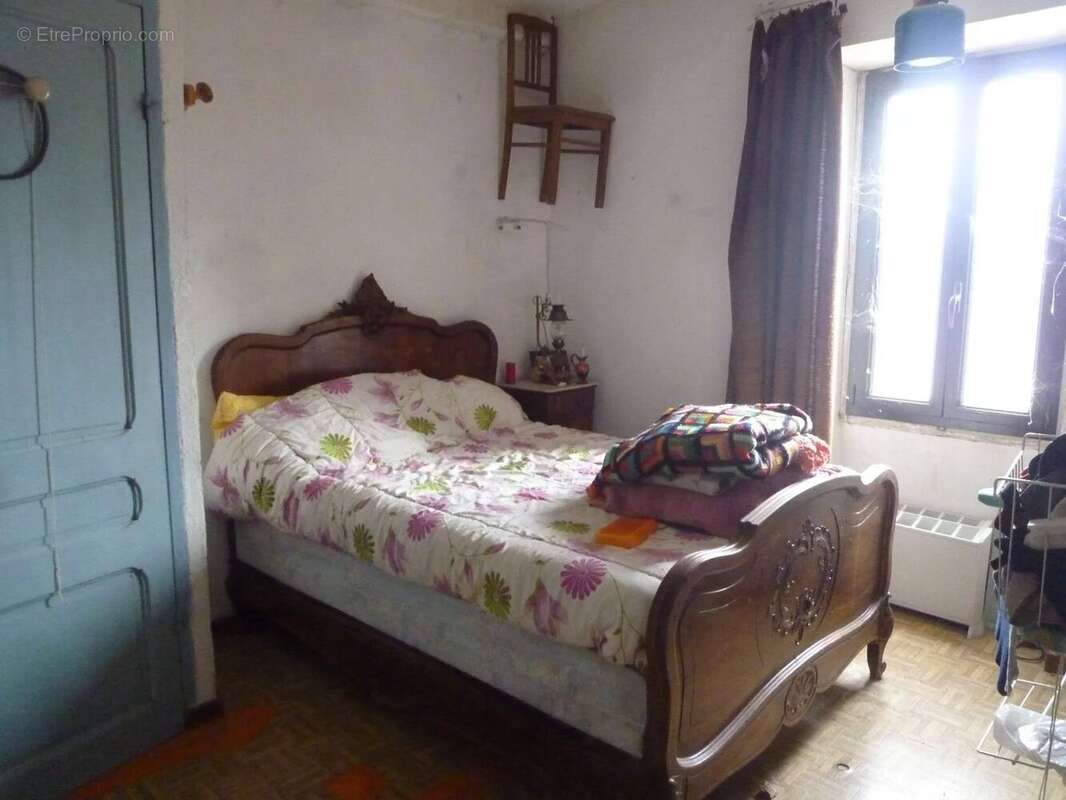 Appartement à CASTELLET-LES-SAUSSES