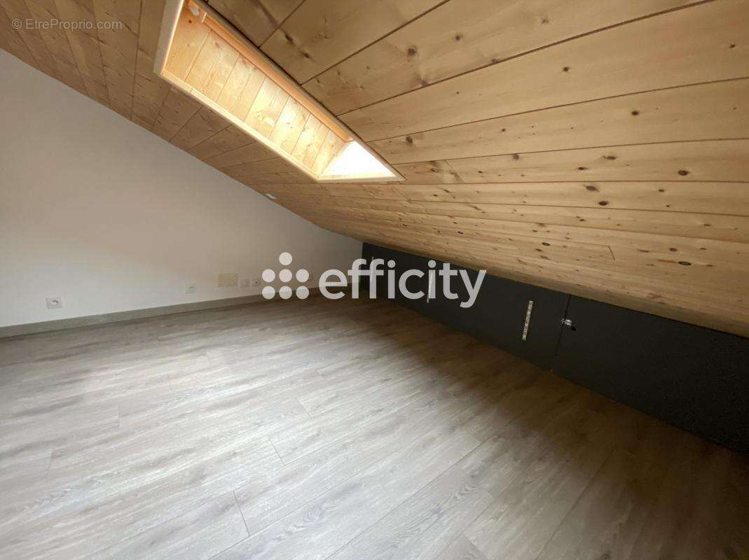 Appartement à VEAUCHE