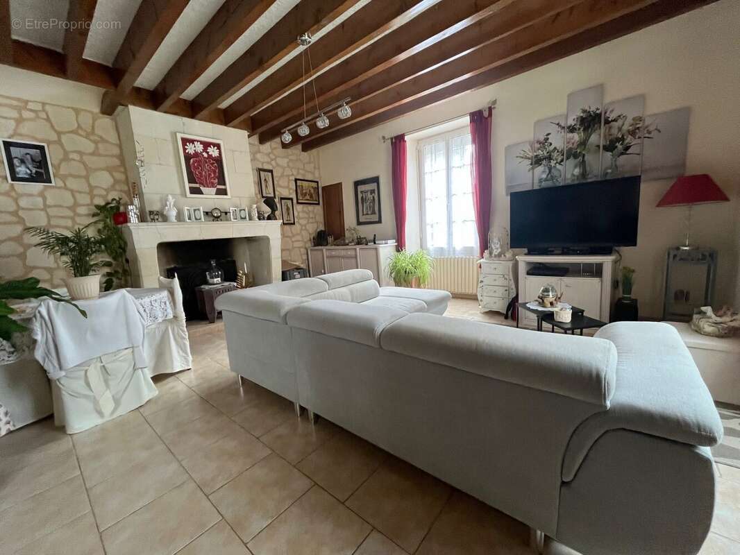 SALON  - Maison à LES ULMES