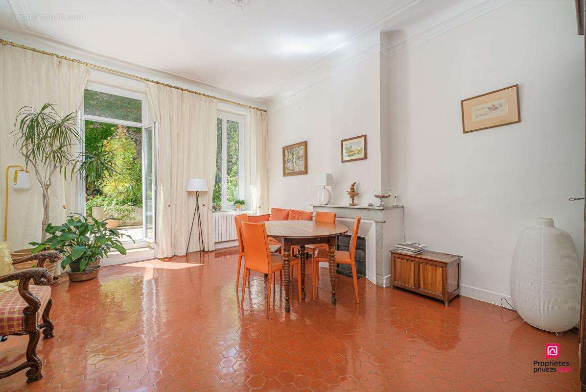 Appartement à MARSEILLE-6E