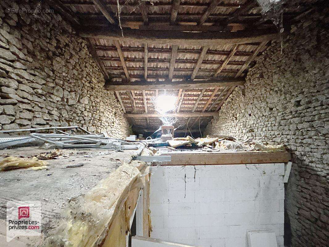 Maison à LAITRE-SOUS-AMANCE