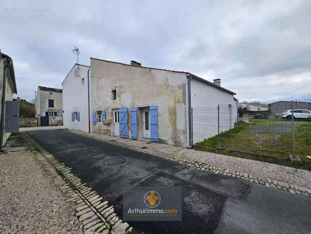 Maison à COURCON