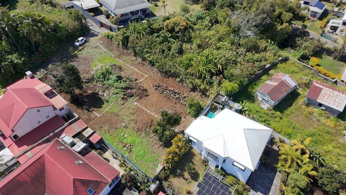 Terrain à LE TAMPON