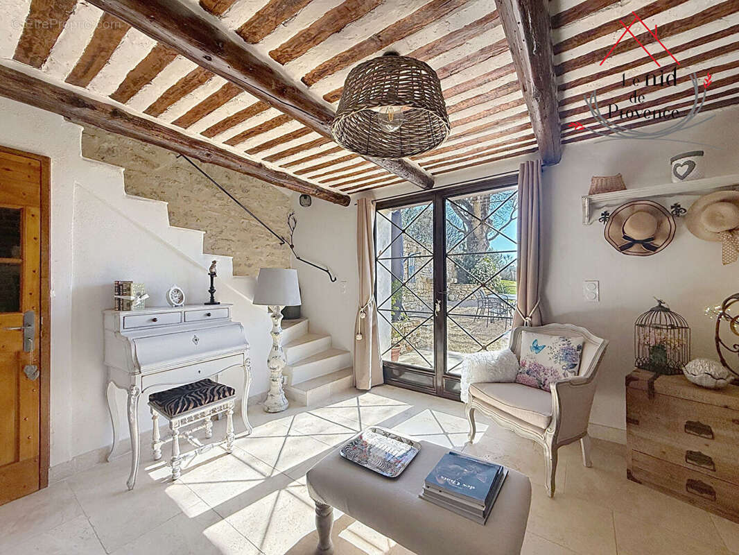 Maison à LA ROQUE-SUR-PERNES