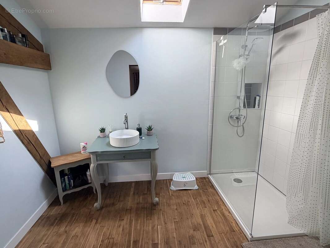 Quatre chambres, grande maison familiale, très bien rénovée - photo 8