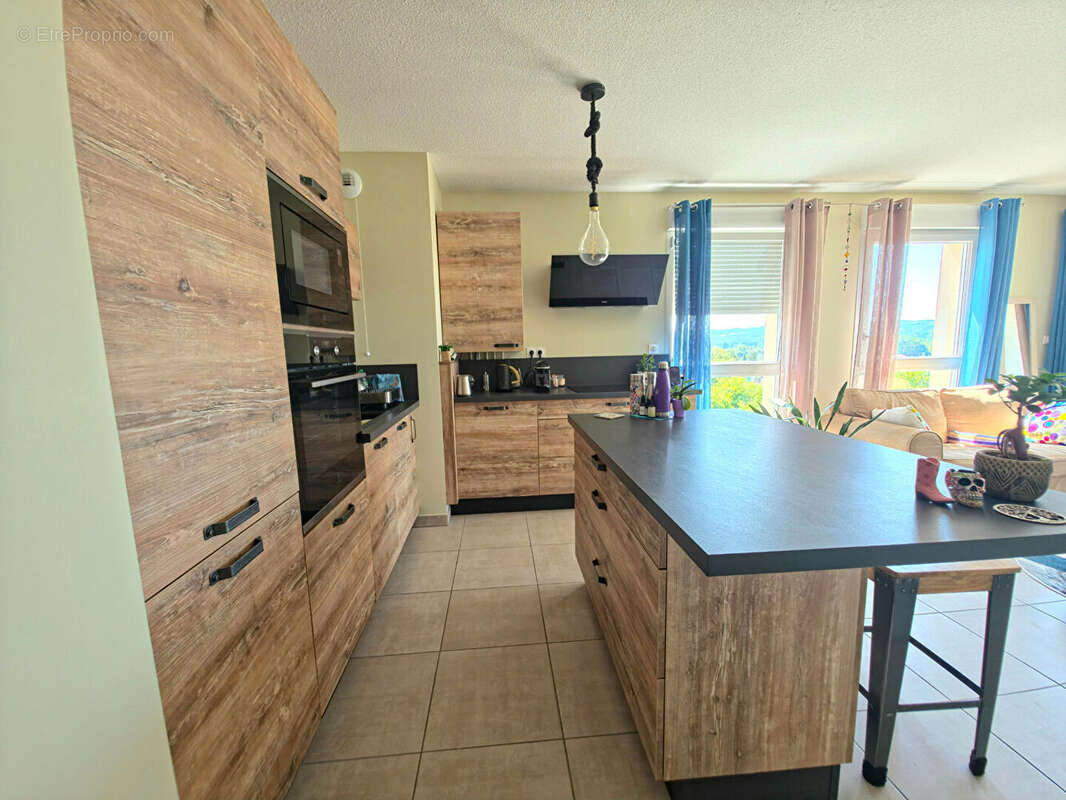 FRONTONAS CENTRE Superbe appartement avec terrasse et vue dégagée ! - photo 12