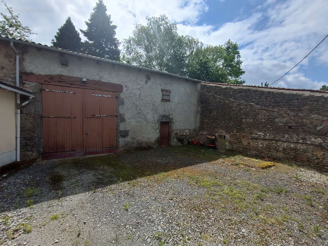 Maison à BUSSIERE-POITEVINE