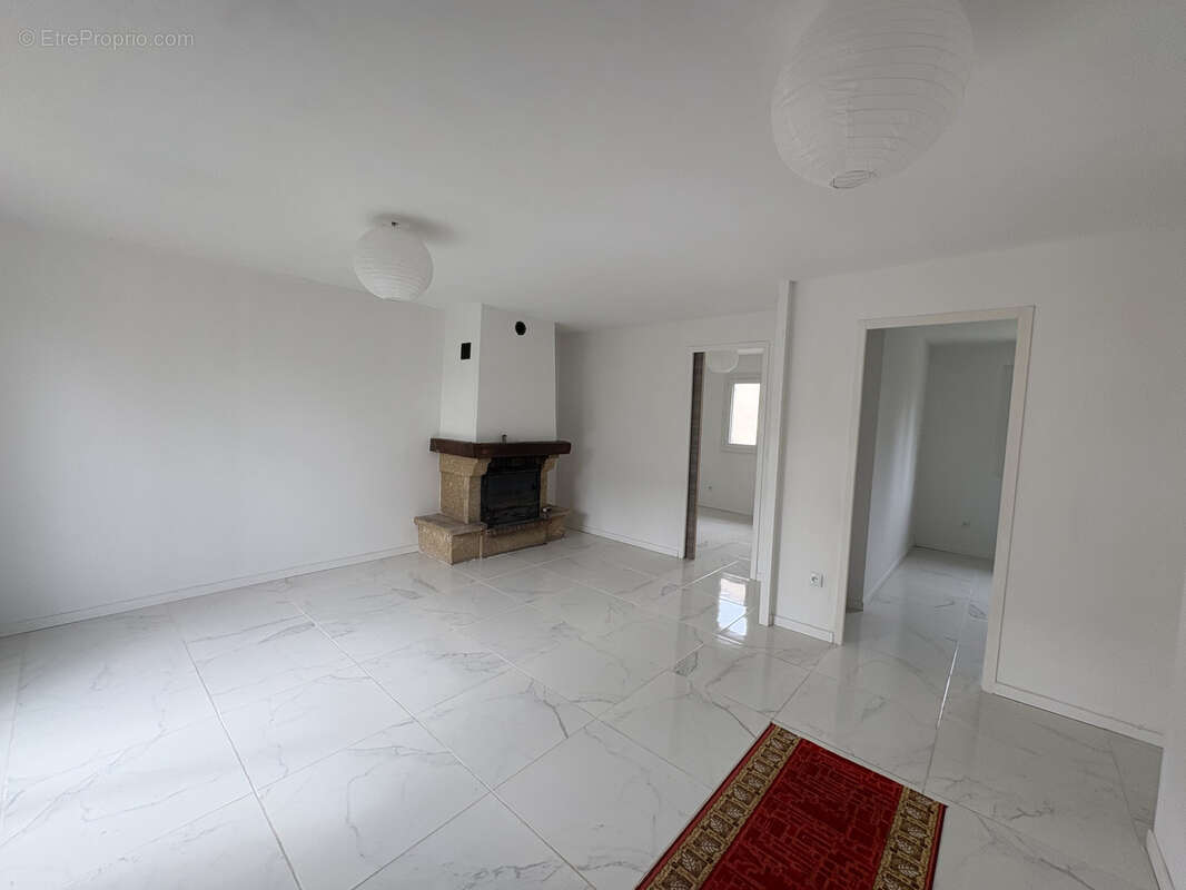 Maison à VILLENEUVE-SUR-YONNE