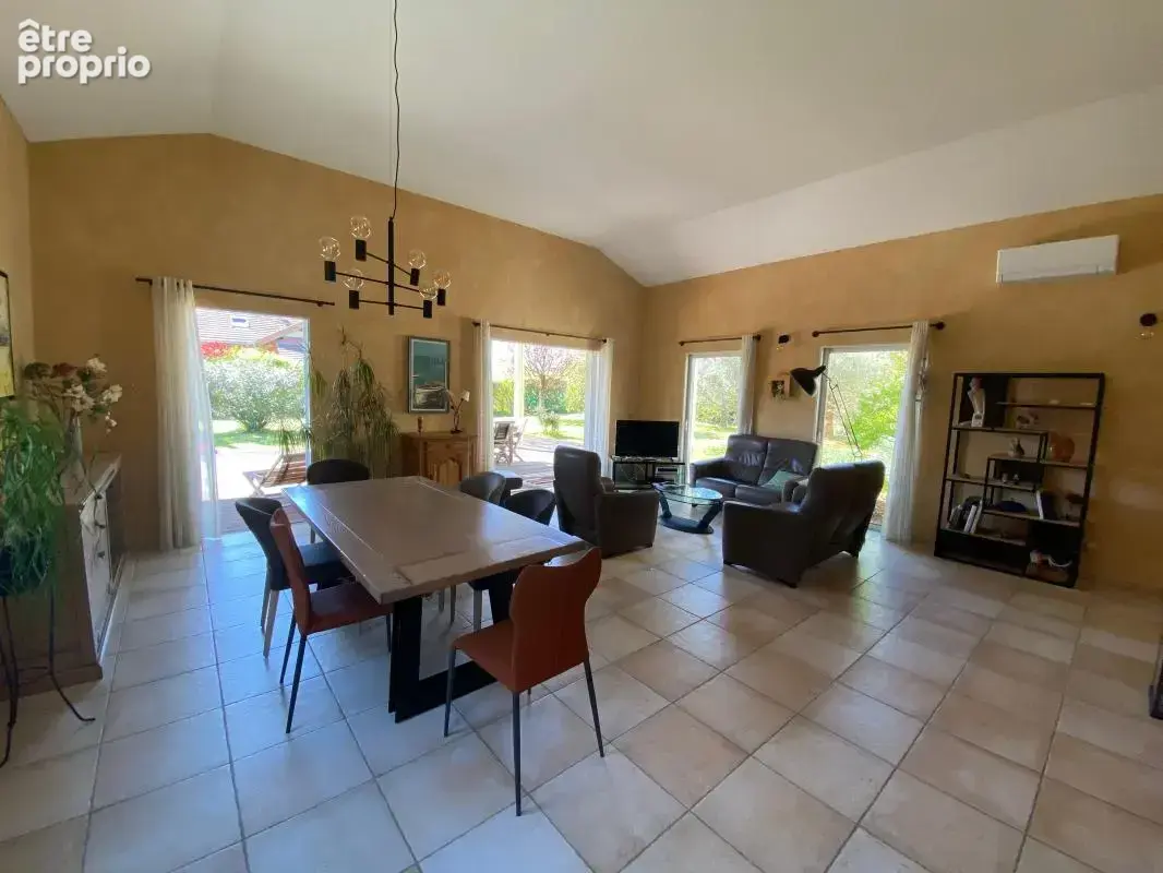 Maison familiale de standing – +200 m² – Secteur calme et résidentiel – Hors lotissement - photo 8