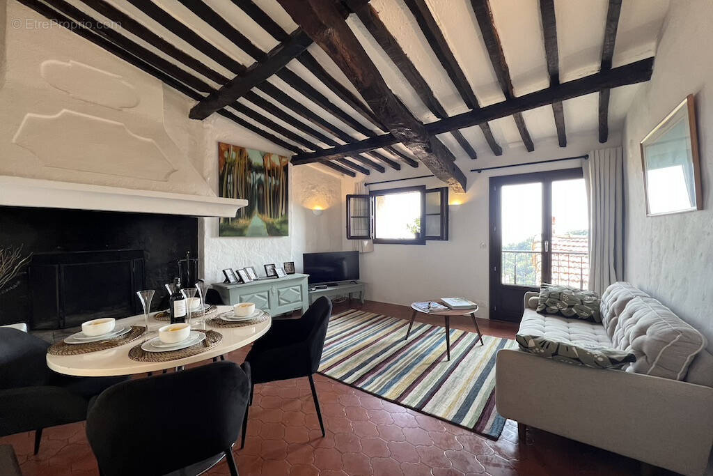 Appartement à TOURRETTES-SUR-LOUP