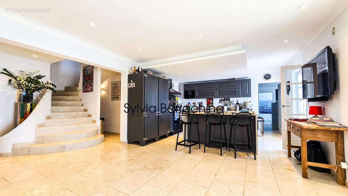 Maison 175 m² à Carqueiranne  - photo 78