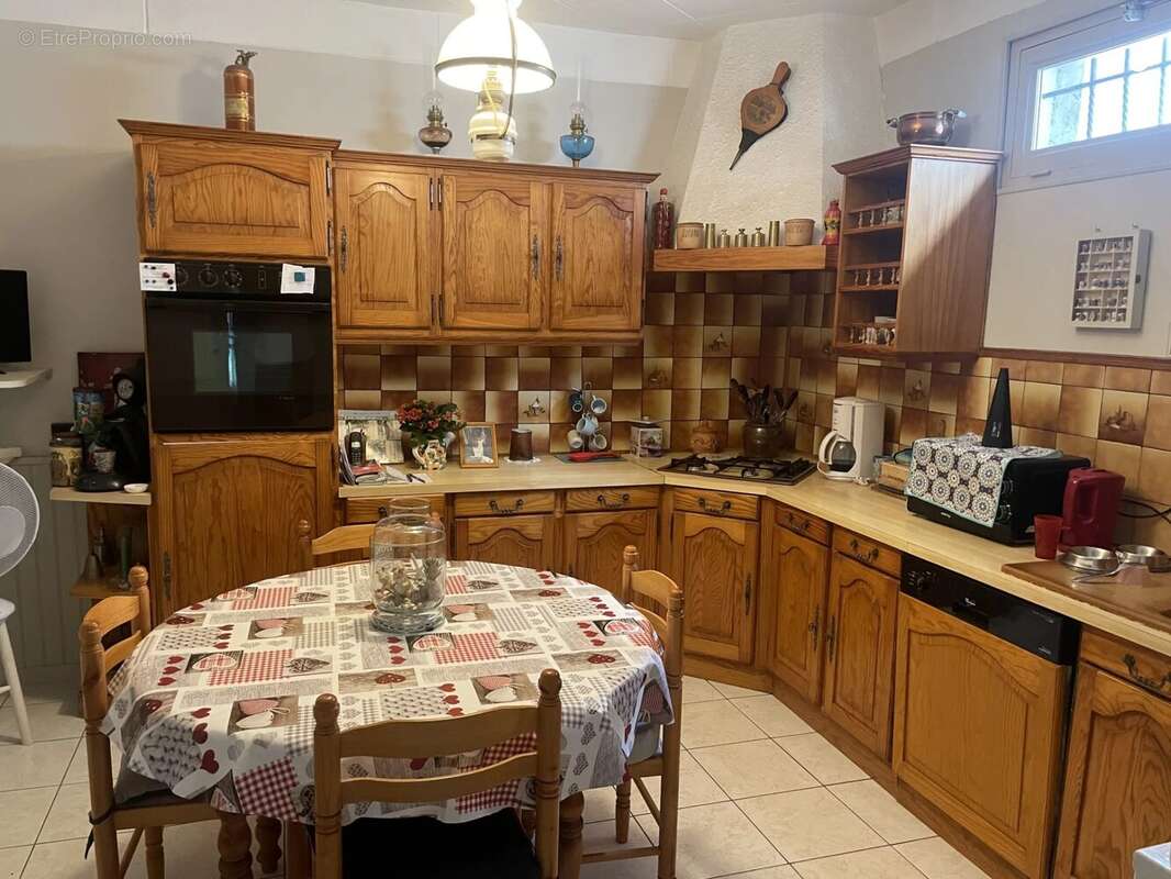 MAISON de plain-pied avec garage et jardin. - photo 2
