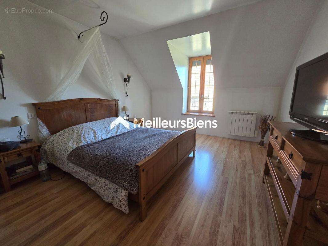 Maison à LES MAILLYS