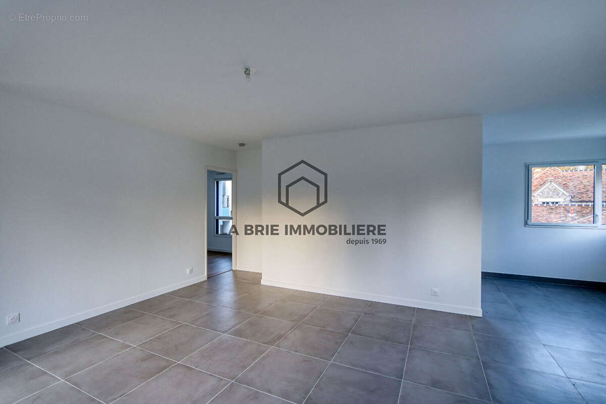 Appartement à RUBELLES