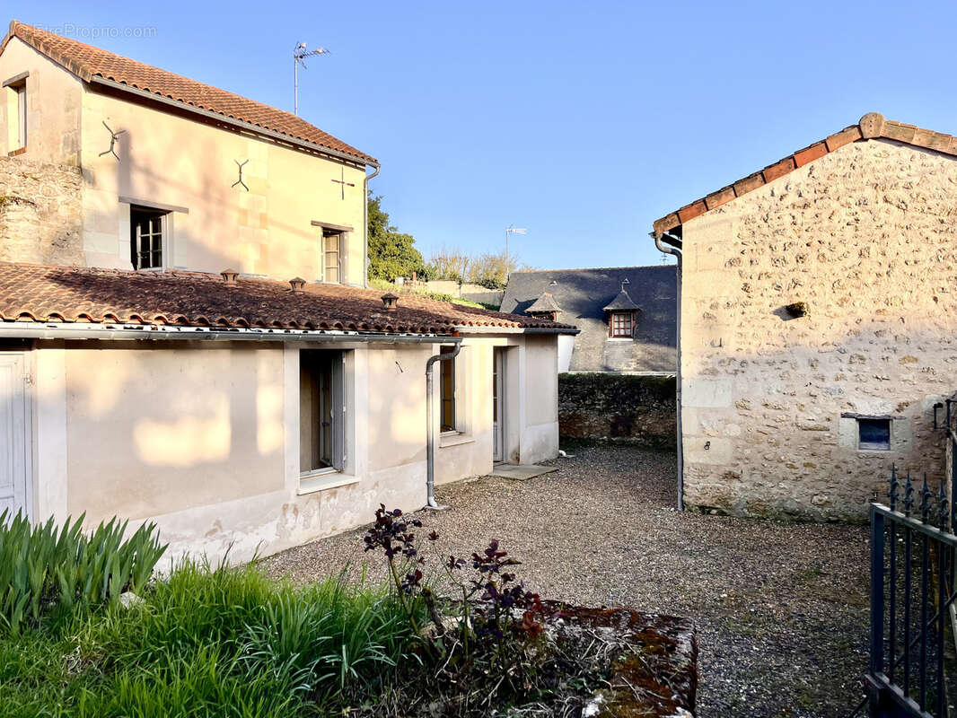 Maison à MONTREUIL-BELLAY